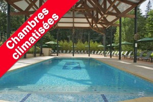Domaine des Bains à Vals-les-Bains en Ardèche - piscine