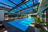 Le Manoir de Beauvoir - Piscine couverte vue extérieur