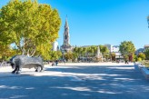 Esplanade Charles de Gaulle de Nîmes à 24km de l’hostellerie le Castellas ©Nîmes-Tourisme