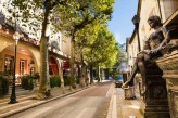 Domaine des Bains à Vals-les-Bains en Ardèche - une des rues de Vals-les-Bains ©Steph Tripot