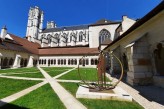 Le Cloître de la Cathédrale Saint Vincent à Chalon-sur-Saône à 2km de l’hôtel Saint Georges à Chalon-sur-Saône ©otachalon