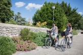 Balade vélo à Lussan à 29km de l’Hostellerie le Castellas ©Dpupg-Guillaume-Esteve