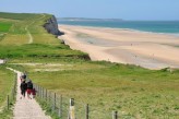 Hôtel Hermitage à Montreuil sur Mer - Randonneurs sur le sentier des falaises entre le cap blanc-nez et le cran d'escalles-à 67km de l'hôtel