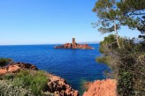 Domaine de l'Esterel - Ile d'Or visible depuis la plage du Dramont ©l-salemi