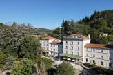 Domaine des Bains à Vals-les-Bains en Ardèche - Façade de l'hôtel 
