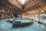 Domaine des Bains à Vals-les-Bains en Ardèche - Spa Séquoia Redwood bains intérieures à 210 mètres de l'hôtel @bestjobers