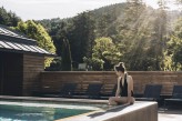 Domaine des Bains à Vals-les-Bains en Ardèche - Spa Séquoia Redwood piscine extérieure à 210 mètres de l'hôtel @bestjobers