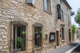 Hostellerie Le Castellas - Facade côté rue