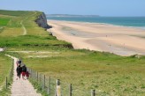 Najeti Château Clery à Hesdin l'Abbé - Randonneurs sur le sentier des falaises entre le Cap Blanc Nez et le Cran d'Escallesà 39km de l'hôtel