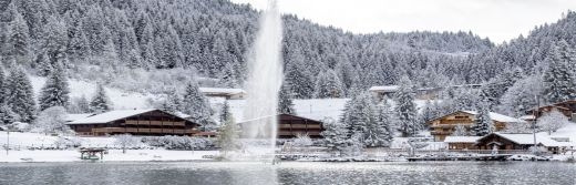 Hotel-Macchi-au-lac-de-vonnes--et-son-jet-d-eau-chatel-village