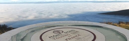 Domaine-de-Divonne-Col-de-la Faucille-Vue-sur-le-Mont-Blanc-à-17km-de-l-hôtel©A.Barbe-OT-Pays-de-Gex Monts Jura