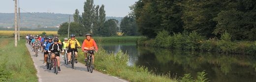 Cyclotourisme-le-long-du-Canal-du-Centre-a-5km de l-hotel-Saint-Georges-Chalon-sur-Saone