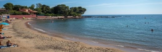 Domaine- de-l Esterel-plage-de-la-peguires-8-km-de-l-hotel-n-gomez