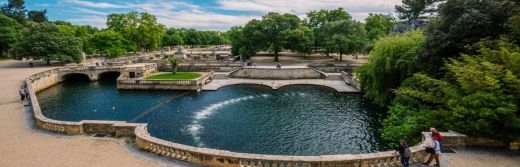 Source-Jardins-de-la-Fontaine-a-24-km-de-l-hostellerie-le Castellas