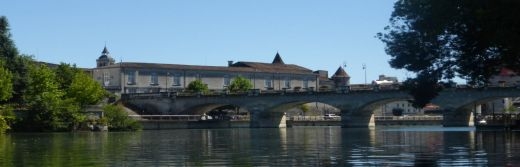 hotel-yeuse-ville-de-Cognac-pont -et-quais©Destination-Cognac