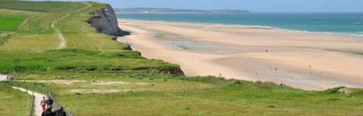 Najeti Chateau Clery Hesdin-l'Abbé -Randonneurs-sur-le-sentier-des-falaises-entre-le Cap-Blanc-Nez-et-le-Cran-d-Escalles-39km-de-l-hotel